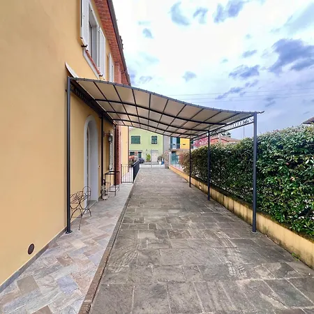 Gialla Villa *