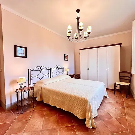 Gialla Villa Montecarlo